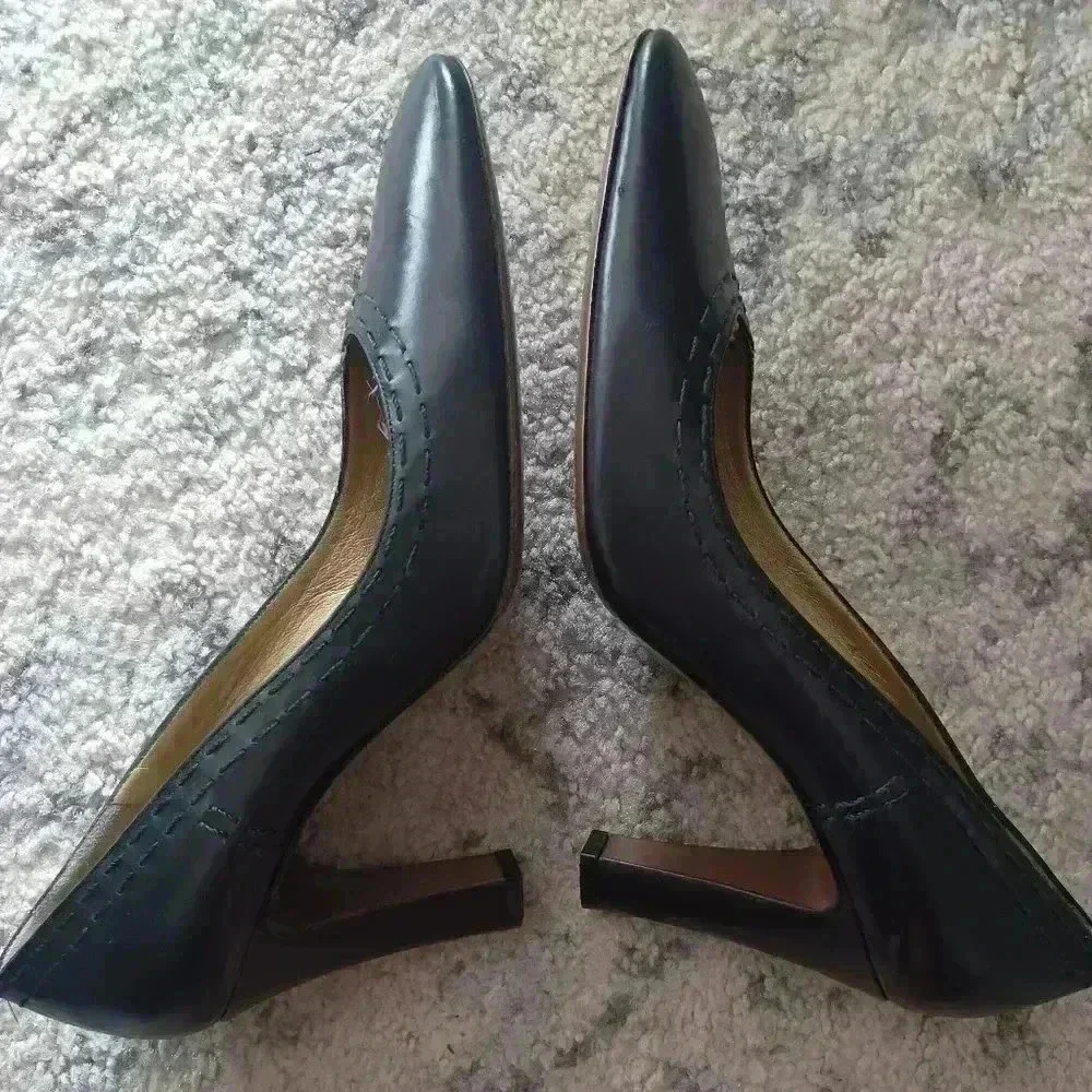 Givenchy Vintage Women's Black Leather Round Toe Designer Pump 40.5 (9 US)